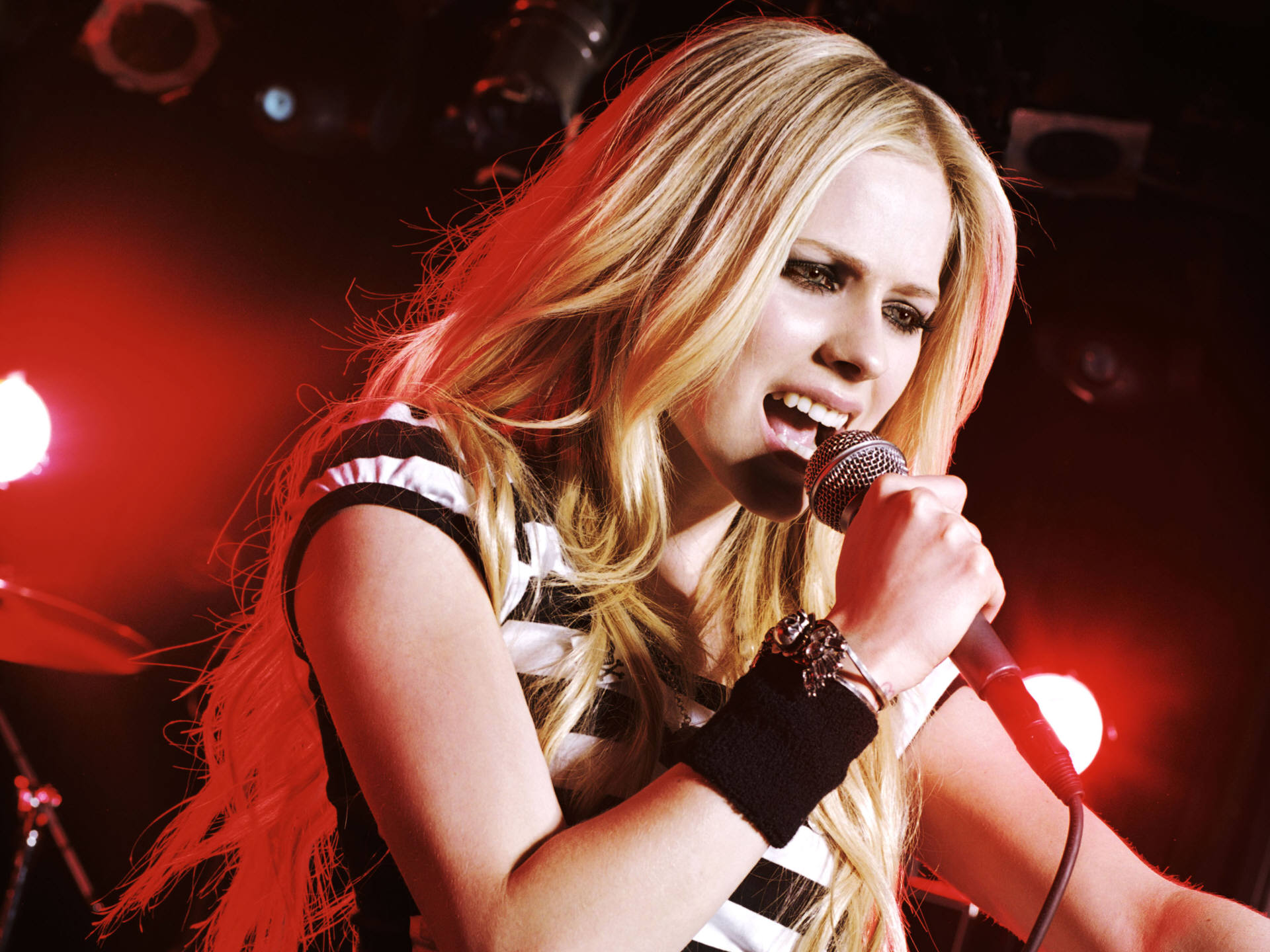 Группы где поет девушка. Аврил Лавин. Певица avril Lavigne. Avril Lavigne Аврил Лавин. Аврил Лавин Live.